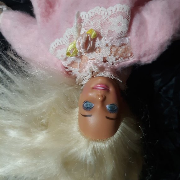 (( Listing # 132 )) 1993 Cloth Barbie (( Vintage )) - Picture 9 of 10